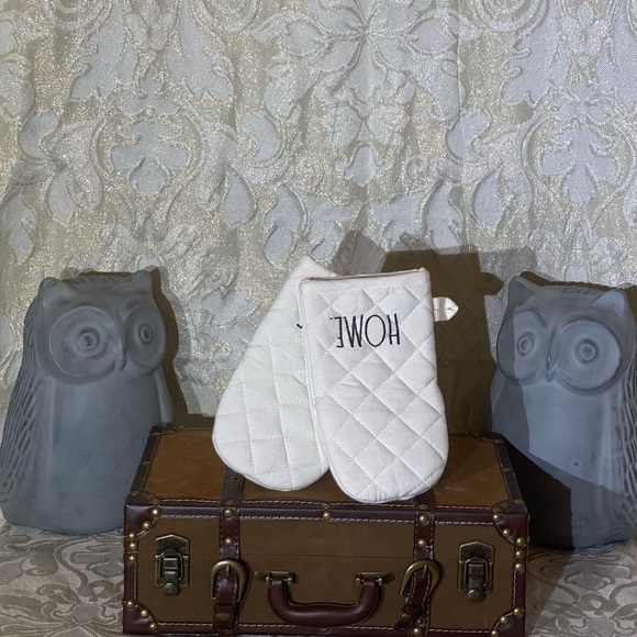 Rae Dunn "HOME" Oven Mitts